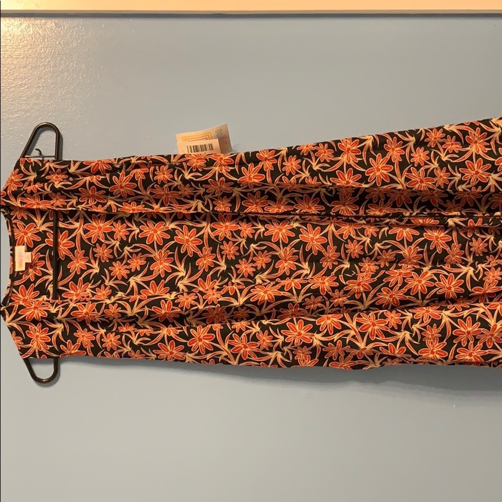 Lularoe small Joy black with red/cream floral NWT